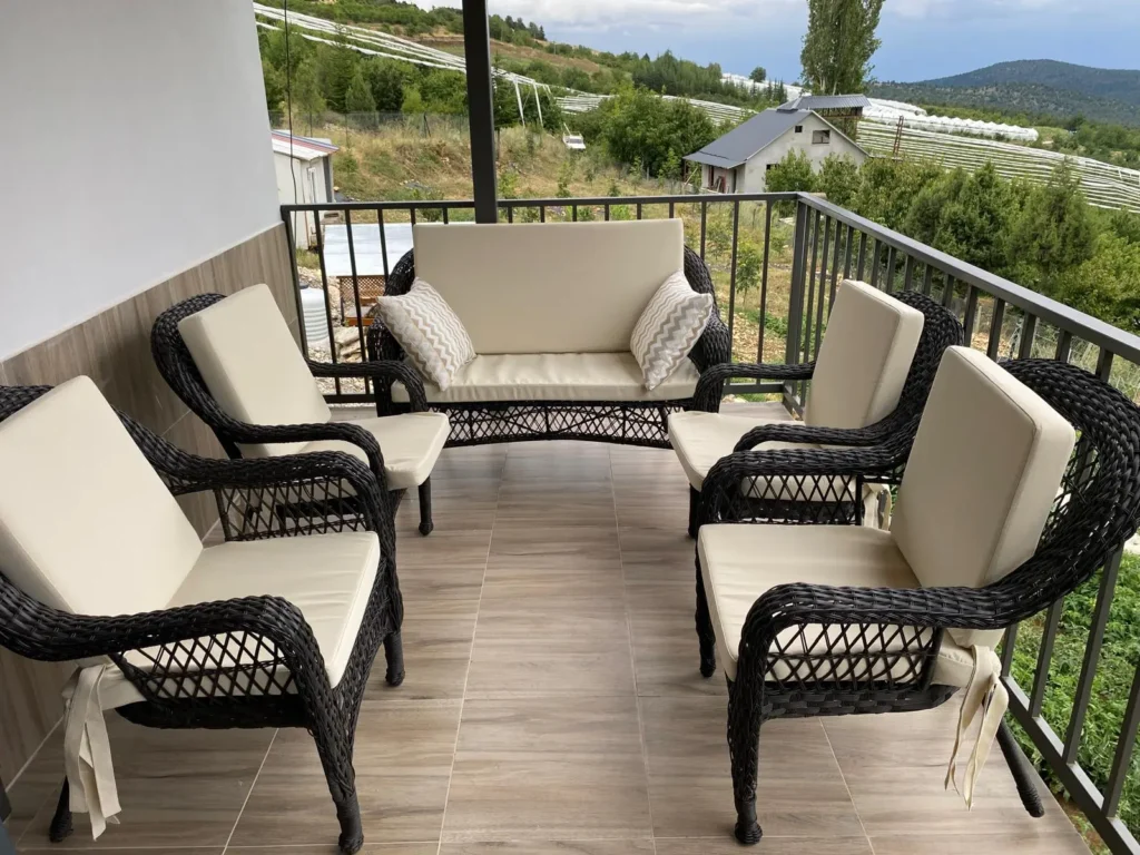 Mersin Yaylası Şahin Bey Balkon ve Teras Minderi Yenileme – VIPKANEPE teslimatı
